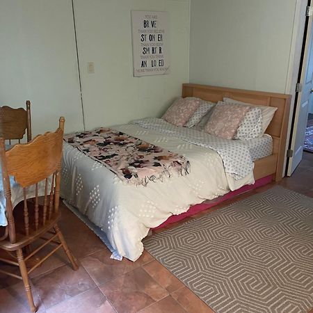Guesthouse In Уэст-Ванкувер Экстерьер фото