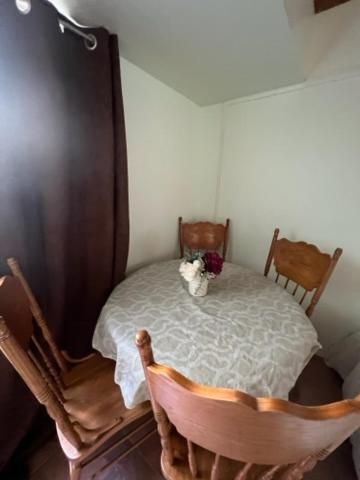 Guesthouse In Уэст-Ванкувер Экстерьер фото